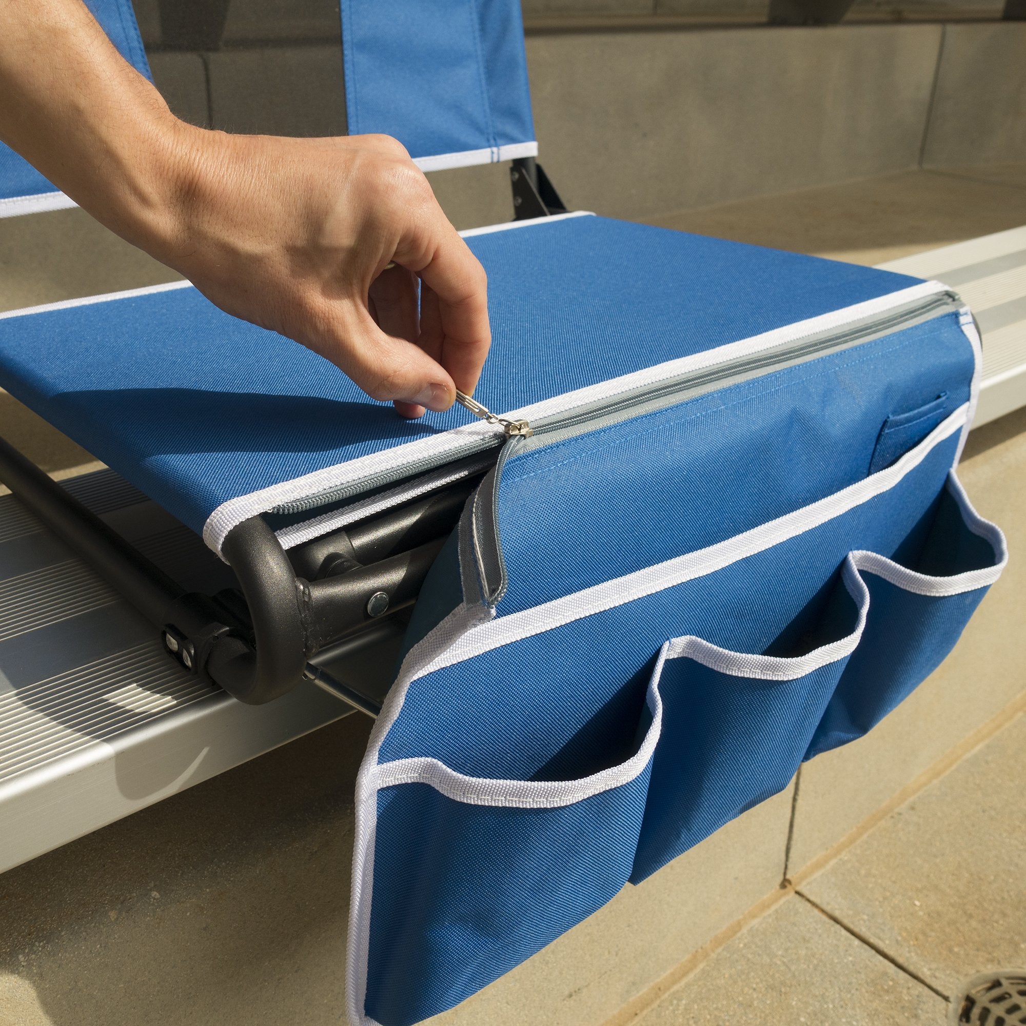 RIO Brands RIO Gear Bleacher Boss Stade Siège, poche, bleu | Home Depot RIO Brands RIO Gear Bleacher Boss Stade Siège, poche, bleu | Home Depot